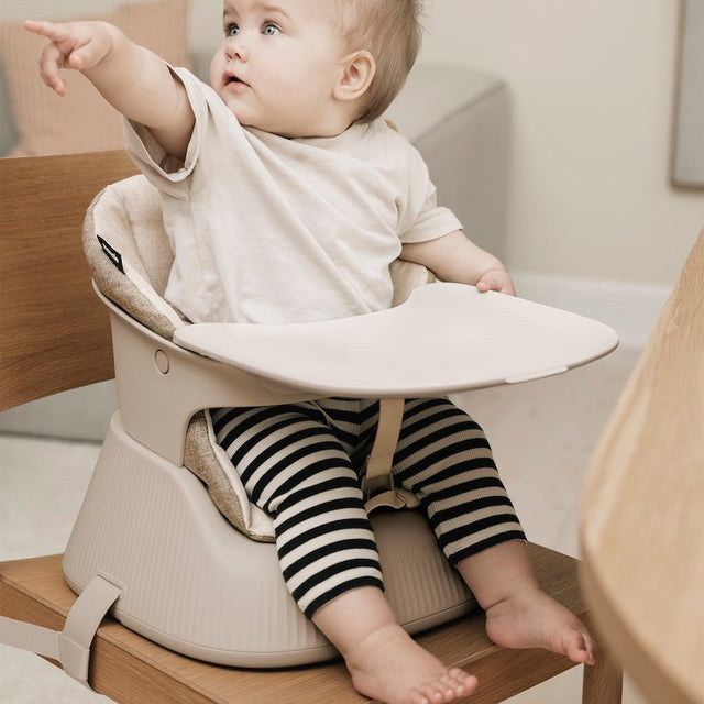 Tragbarer Kinder Hochstuhl White Sand - Hannie - DesignWe.Love