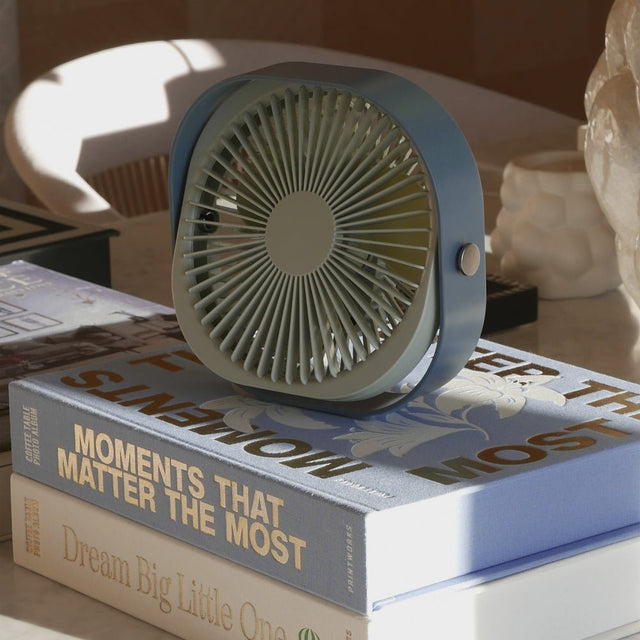 Tragbarer Tischventilator Fantastic, Petroleum - Printworks - DesignWe.Love