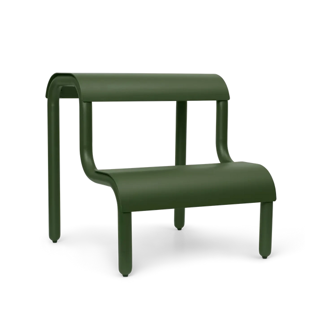 Tritthocker Up Step Stool Grün – ferm LIVING, pulverbeschichtetes Metall, organische Form