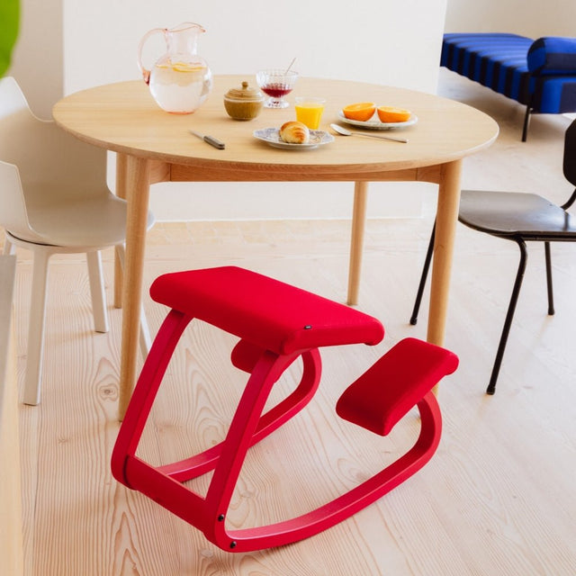 Variable Kniestuhl Monochrome Poppy - Varier Furniture - DesignWe.Love