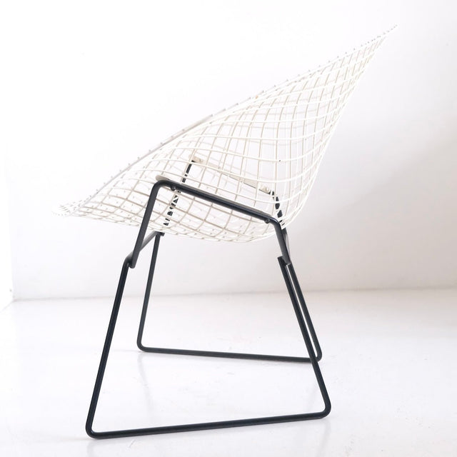 Vintage Diamond Chair Harry Bertoia - Knoll International - DesignWe.Love