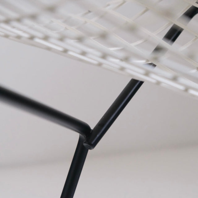 Vintage Diamond Chair Harry Bertoia - Knoll International - DesignWe.Love
