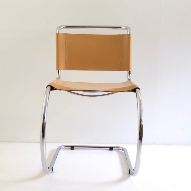 Vintage Freischwinger beige Bauhaus Stil - Mies van der Rohe - DesignWe.Love