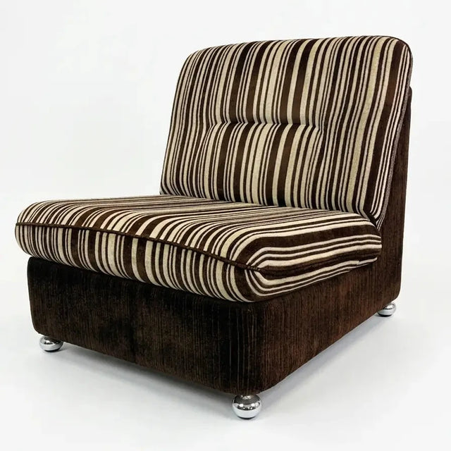 Vintage Easy Chair 70er Jahre — Velourskord, verchromte Kugelfüße