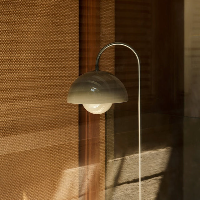 VP12 Flowerpot Stehleuchte Beige - &Tradition - DesignWe.Love