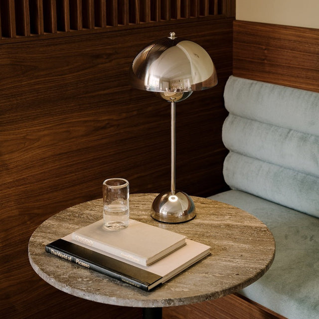 VP3 Flowerpot Tischleuchte Messing - &Tradition - DesignWe.Love