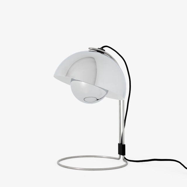 Flowerpot VP4 Tischleuchte Chrom Ø 23 cm von &Tradition – Nachttischlampe von Verner Panton