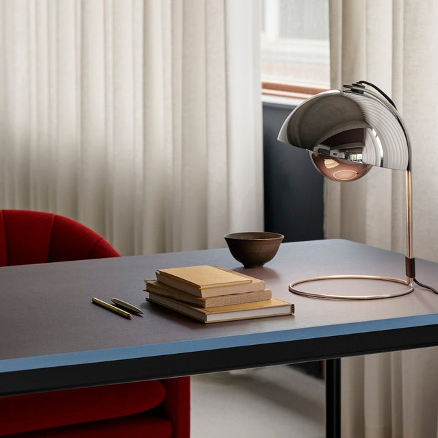 VP4 Flowerpot Tischleuchte Chrom - &Tradition - DesignWe.Love