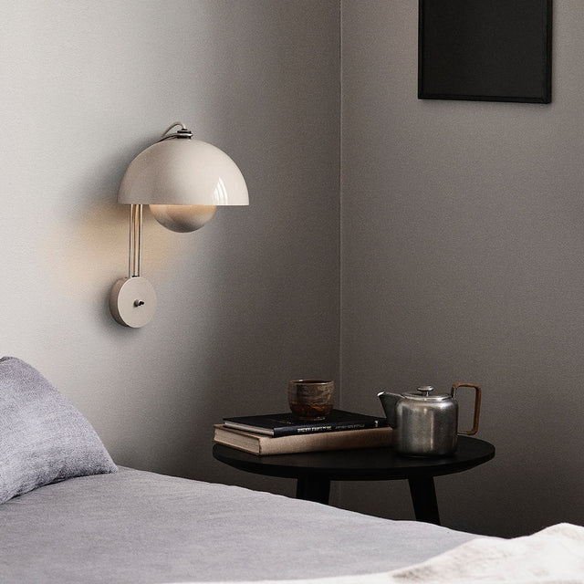 VP8 Flowerpot Wandleuchte Grau - Beige - &Tradition - DesignWe.Love