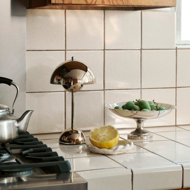 VP9 Flowerpot Akkuleuchte Chrome - &Tradition - DesignWe.Love
