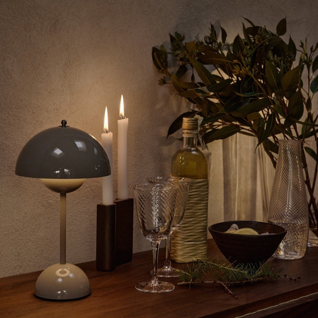 VP9 Flowerpot Akkuleuchte Grey Beige - &Tradition - DesignWe.Love
