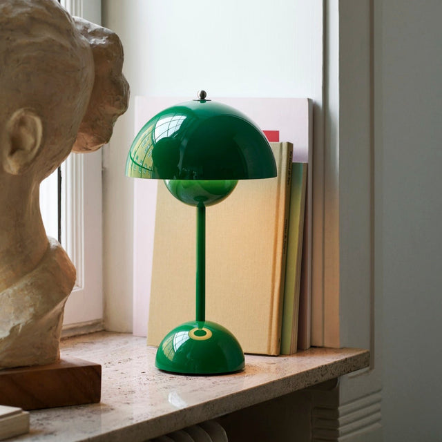 VP9 Flowerpot Akkuleuchte Signal Green - &Tradition - DesignWe.Love