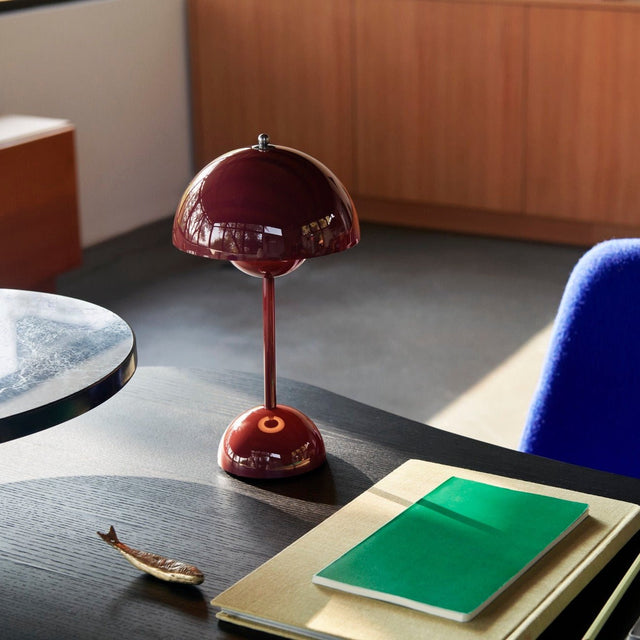 VP9 Flowerpot Akkuleuchte Vermillion Red - &Tradition - DesignWe.Love