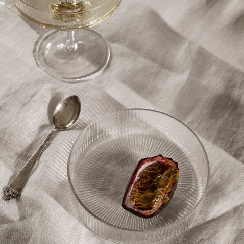 Geriffeltes Glasschälchen Ripple klar mit Dessert