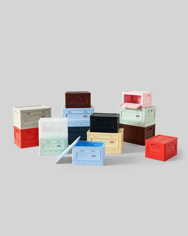 Studio About Aufbewahrungsboxen aus Kunststoff – Box Mittel & Groß in allen 8 Farben: Hellblau, Rot, Gelb, Dunkelblau, Hellgrau, Bordeaux, Rosa und Mint