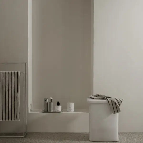 Keramikhocker TOKI T-Shape Lily White - blomus