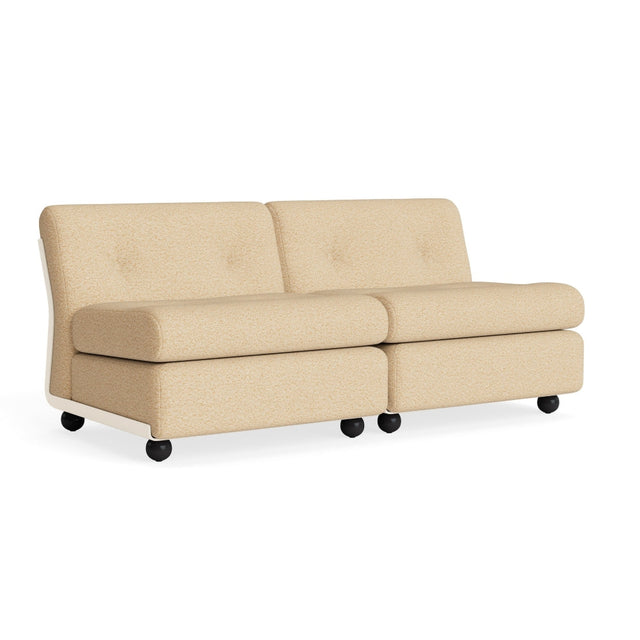 HAY Amanta 2-Sitzer Sofa, Gestell Cream Beige, Bezug Vanir 413