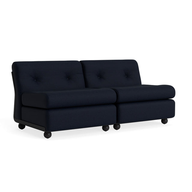 HAY Amanta 2-Sitzer Sofa, Gestell Anthracite, Bezug Maglia Blue Black