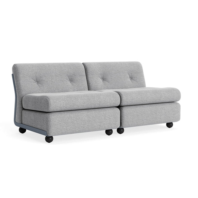 HAY Amanta 2-Sitzer Sofa, Gestell Frost Blue, Bezug Hallingdal 130