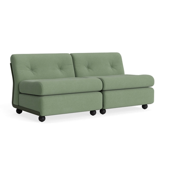 HAY Amanta 2-Sitzer Sofa, Gestell Bottle Green, Bezug Osumi 27