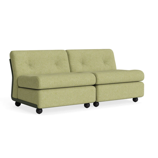 HAY Amanta 2-Sitzer Sofa, Gestell Bottle Green, Bezug Vanir 943