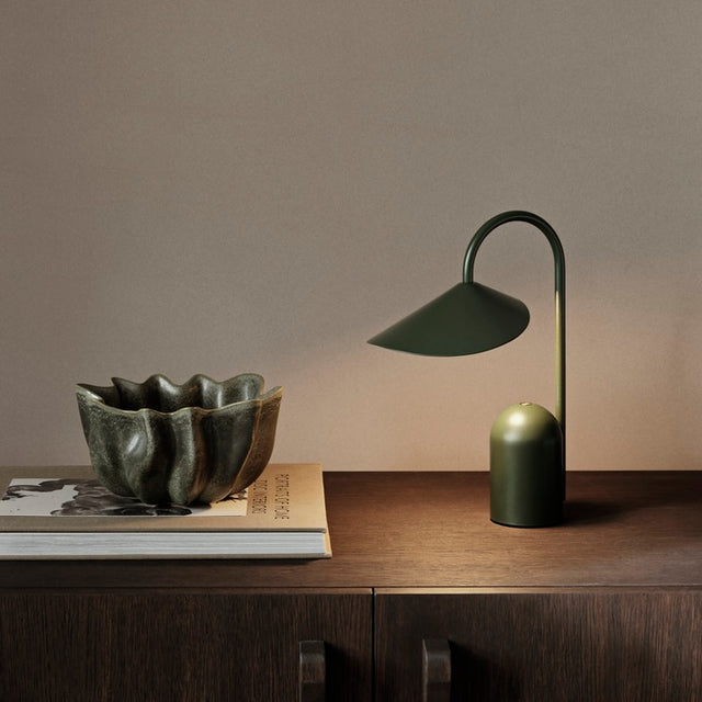 Arum Akku LED-Tischleuchte, grün - ferm Living