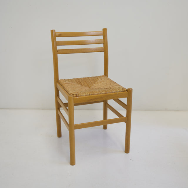 Vintage Stuhl mit Korbgeflecht - DesignWe.Love