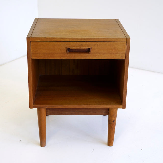 Small chest of drawers teak