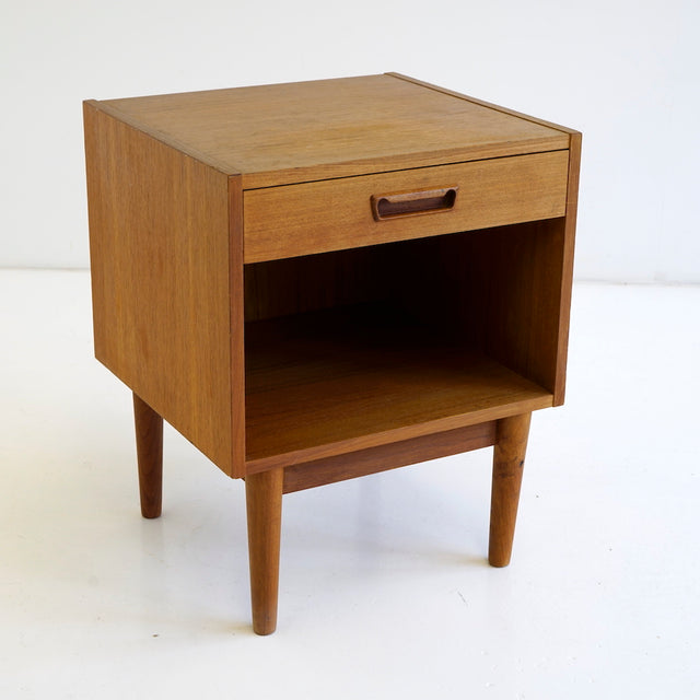 Small chest of drawers teak