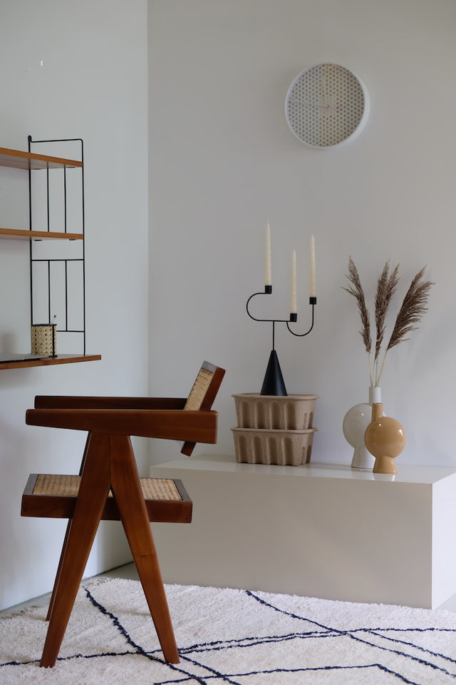 Tische, Stühle, Coffeetables und anderes angesagtes Mobiliar. Hier Designermöbel entdecken. Skandinavische Einrichtung und moderne Wohnaccessoires aus Dänemark. Holzmöbel und modulare Sofas. Moderne Couch und gemütliches Mobiliar