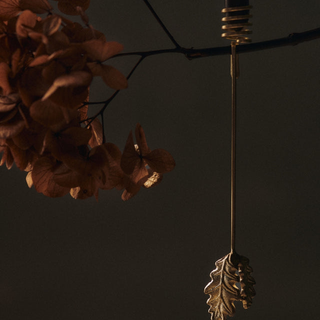 Weihnachtsbaum Kerzenhalter Oak Leaf Brass - ferm LIVING