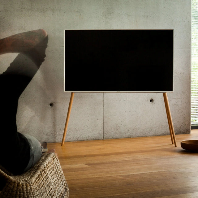 JALG-Staender-aus-Holz-fuer-42-bis-55-zoll-TV-eiche-mood