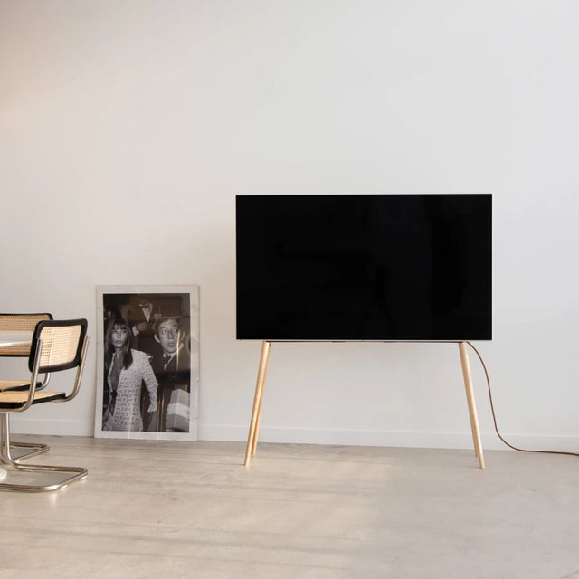 JALG-Staender-aus-Holz-fuer-55-bis-77-zoll-TV-birke-mood