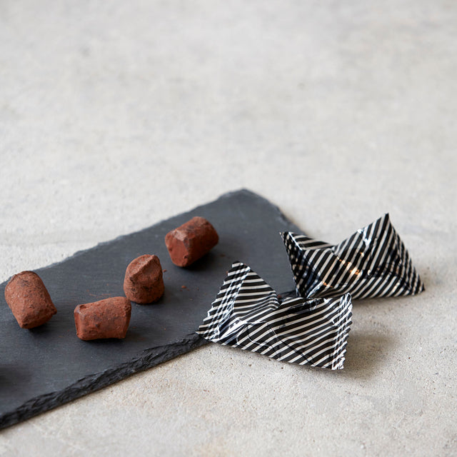 Cocoa truffles with caramel crunch - Nicolas Vahé