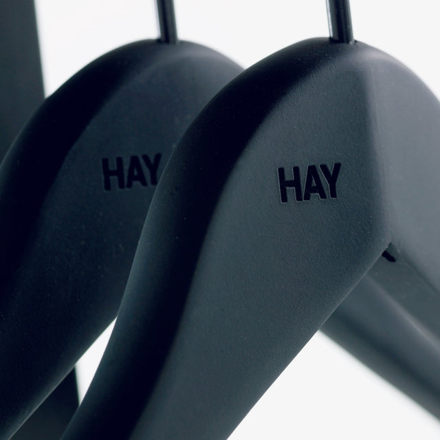 Kleiderbügel 4er-Set Soft Coat Hanger Slim Schwarz - HAY Detail