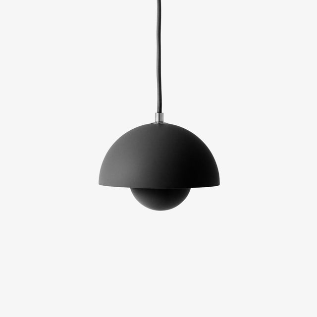 VP10 Flowerpot Pendelleuchte Mattschwarz - &Tradition