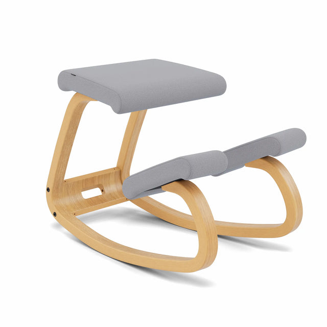 Varier Kniestuhl Variable, Holzfarbe Esche hellbraun, Bezug Grau (Tonal 60123) – ergonomischer Original Kniestuhl von Peter Opsvik