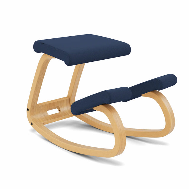 Varier Kniestuhl Variable, Holzfarbe Esche hellbraun, Bezug Blau (Tonal 66286) – ergonomischer Original Kniestuhl von Peter Opsvik
