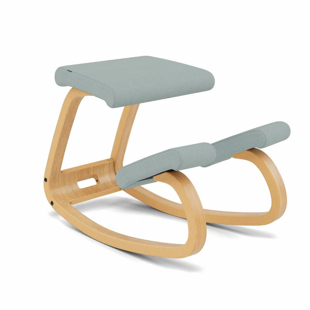 Varier Kniestuhl Variable, Holzfarbe Esche hellbraun, Bezug Graugrün (Tonal 67089) – ergonomischer Original Kniestuhl von Peter Opsvik