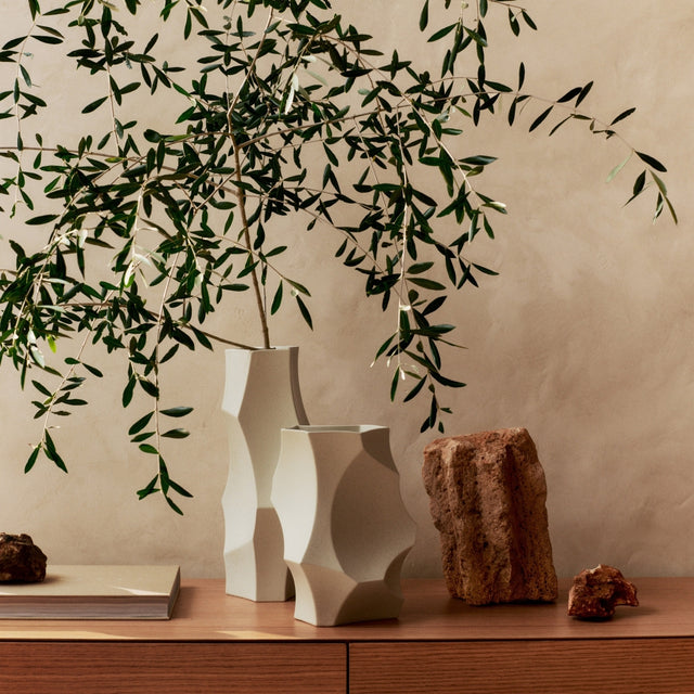 Vase Cueva Small Off-White - ferm LIVING mood