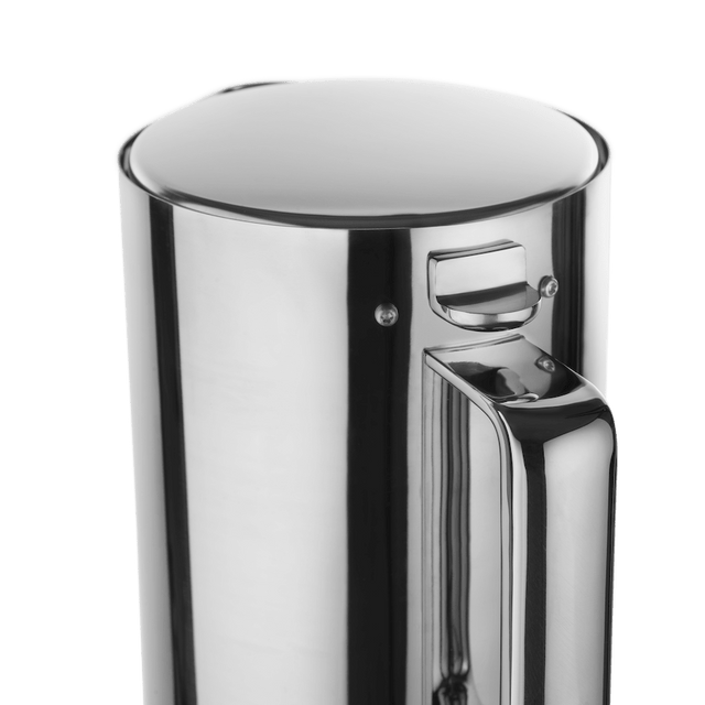 Aarke Kettle Wasserkocher aus gebürstetem Edelstahl Rückansicht mit Soft Open und Griff