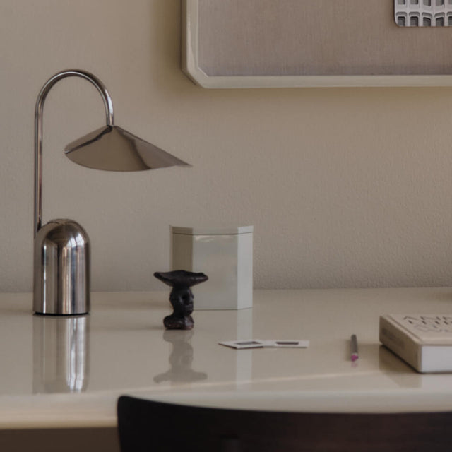 Akkuleuchte Arum Chrom - ferm LIVING