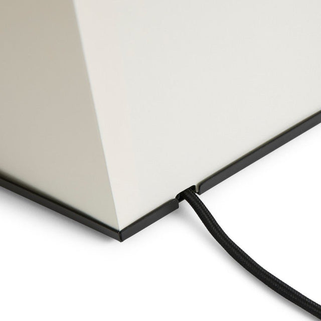 Aplat Tischleuchte 660 - HAY - DesignWe.Love