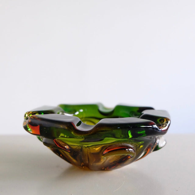 Aschenbecher aus Muranoglas 'Brutalist' - Sommerso Italien 1970er - DesignWe.Love