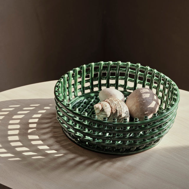 Ceramic Basket Centerpiece Grün Styling - ferm LIVING - DesignWe.Love