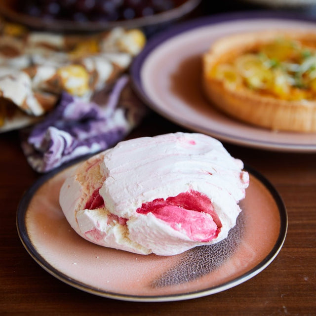 HKliving 70s Ceramics Dessertteller Horizon mit einem Baisser