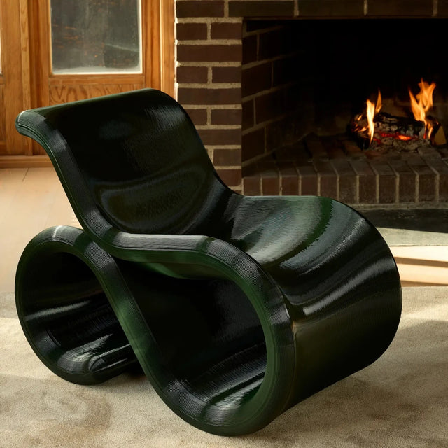 Éclair Chair Nori neben dem Kamin - Crème Atelier - DesignWe.Love