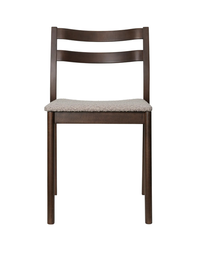 ferm LIVING Boda Esszimmerstuhl Buche dunkel gebeizt mit Sitzpolster Rugged Bouclé Natural – stapelbarer Holzstuhl