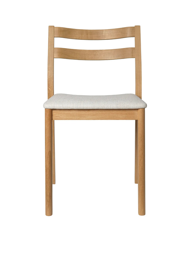 ferm LIVING Boda Esszimmerstuhl Eiche natur mit Sitzpolster Staple Off-white – stapelbarer Holzstuhl