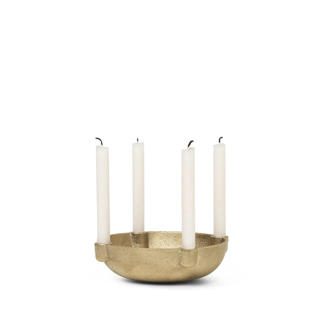 ferm LIVING Bowl Small Messing mit vier kleinen Kerzen als Mini-Adventskranz